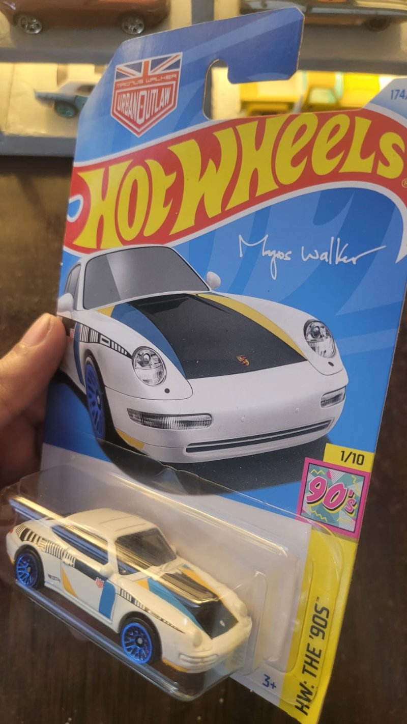 Angled view of Hot Wheels 1996 Porsche Carrera White from Q Case