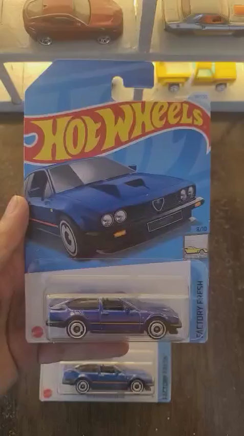 Showcase video of Hot Wheels Alfa Romeo GTV6 3.0 Blue Q Case edition