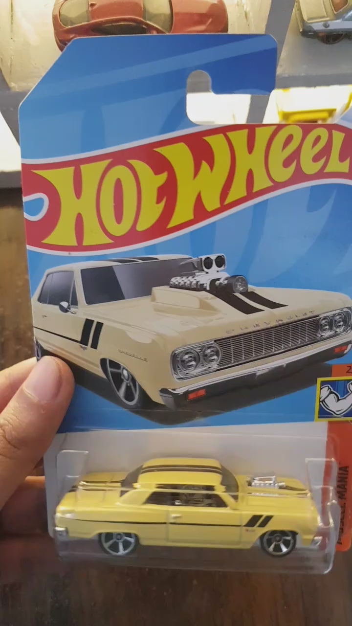 Showcase of Hot Wheels '64 Chevy Chevelle SS 55 die-cast car