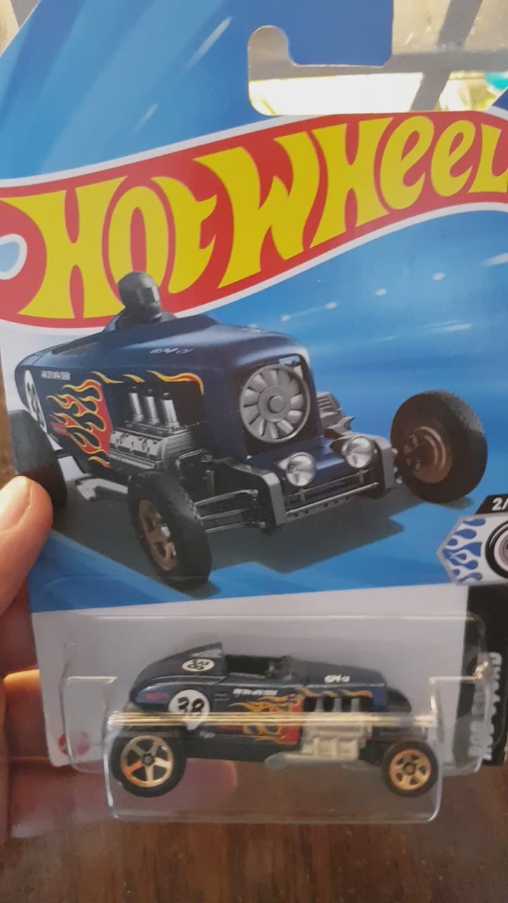 Showcase of Hot Wheels Max Steel A Case die-cast car