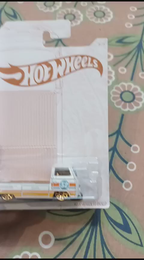 Detailed look at Hot Wheels Volkswagen T2 Pickup Anniversary Edition