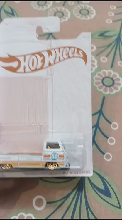 Detailed look at Hot Wheels Volkswagen T2 Pickup Anniversary Edition