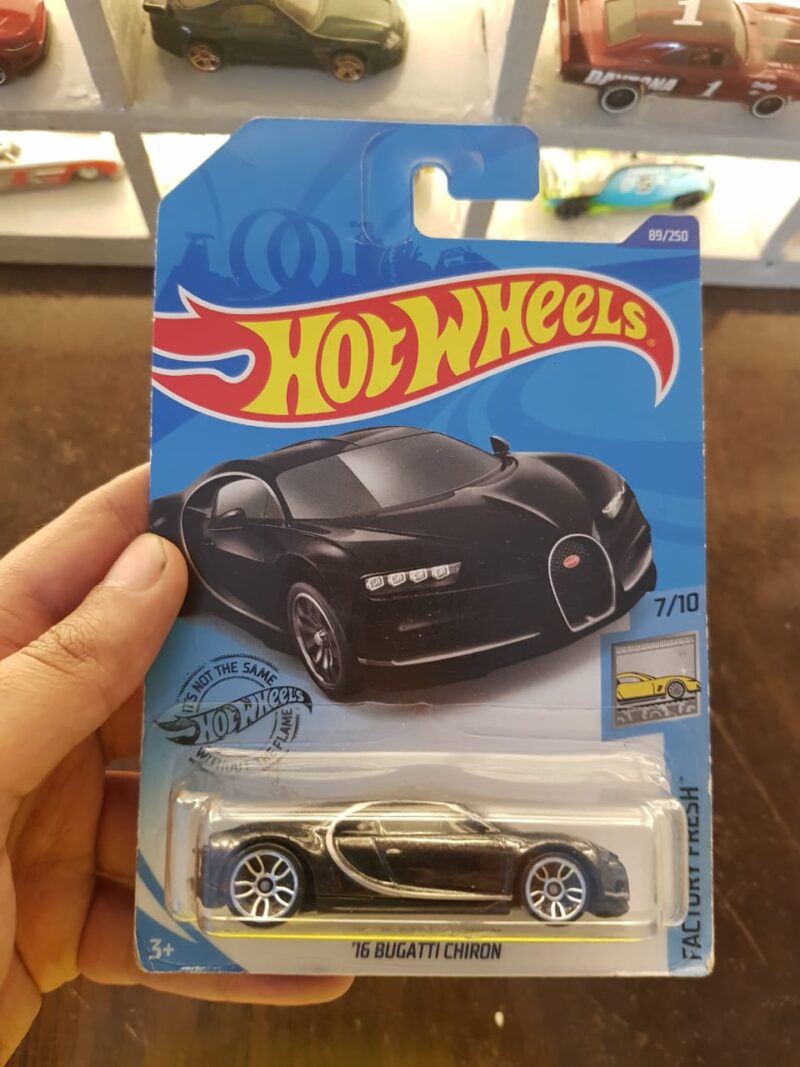 Front view of Hot Wheels '16 Bugatti Chiron Black die-cast model