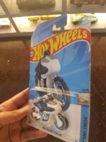 Angled view of Hot Wheels 1966 Triumph Tiger 100 die-cast motorcycle