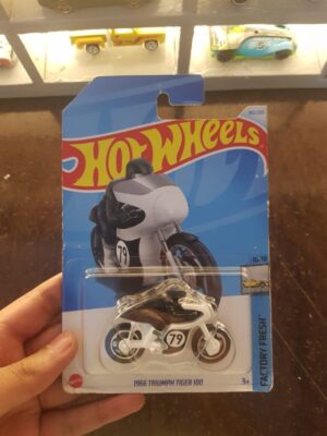 Front view of Hot Wheels 1966 Triumph Tiger 100 die-cast motorcycle
