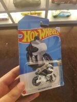 Rear view of Hot Wheels 1966 Triumph Tiger 100 die-cast motorcycle
