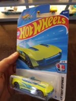 Side view of Hot Wheels Alpha Pursuit futuristic vehicle