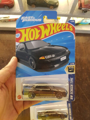 Front view of Hot Wheels Fast & Furious Nissan Skyline GT-R BNR32