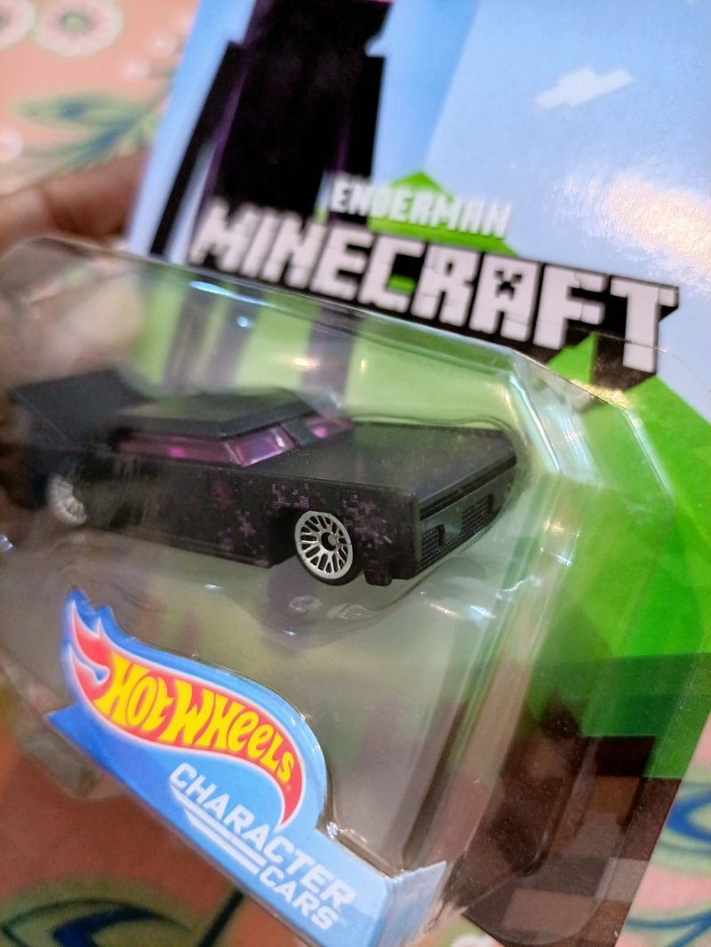 Hot Wheels Minecraft Character Car – Enderman Die-Cast Vehicle